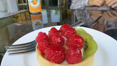 Strawberry and kiwi tart